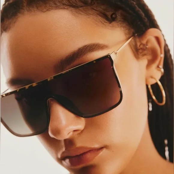 NWT! QUAY SUNGLASSES! I LOVE THESE SHADES! SUPER AWESOME! ALL QUAY COMES W/CASE! - Picture 3 of 6